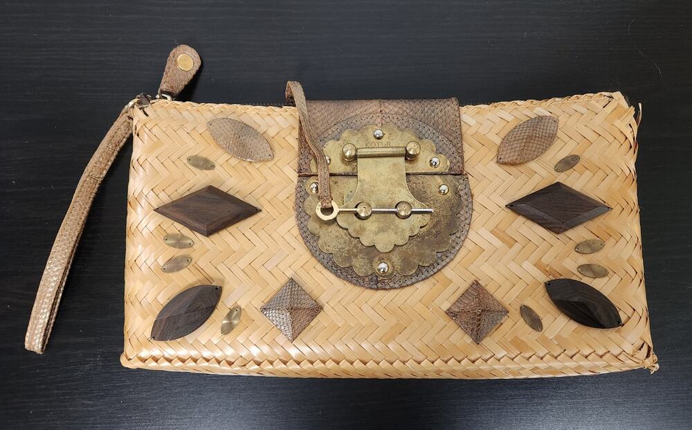 Vintage Kotur Womens Woven Wicker & Geometric Wooden Embellished Wrislet Purse